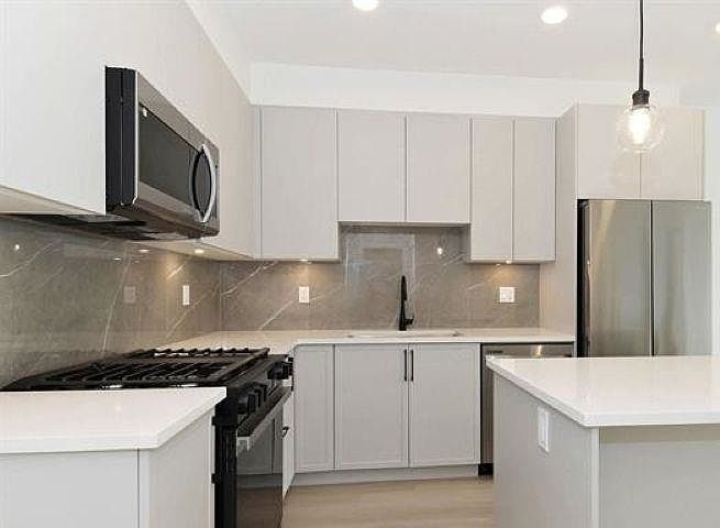3528 146a St, Surrey, BC V4P 0B1 | Zillow