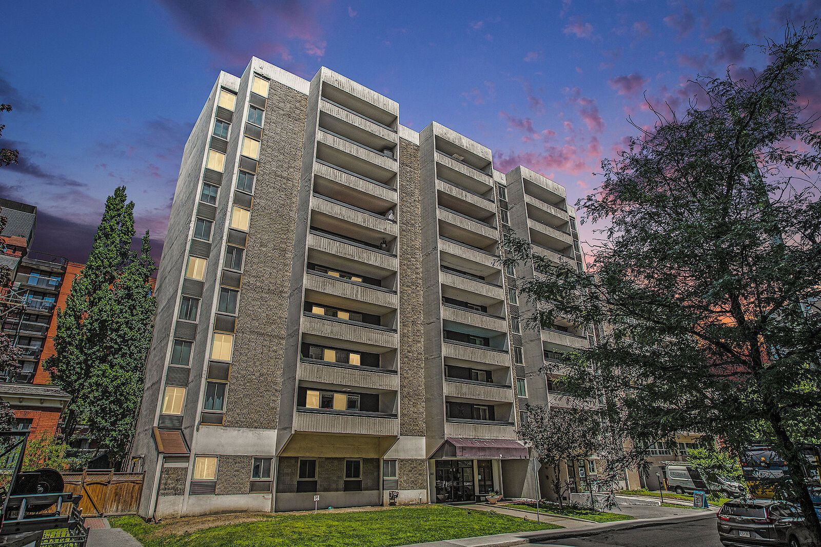 Unfurnished Condo in the Golden Triangle