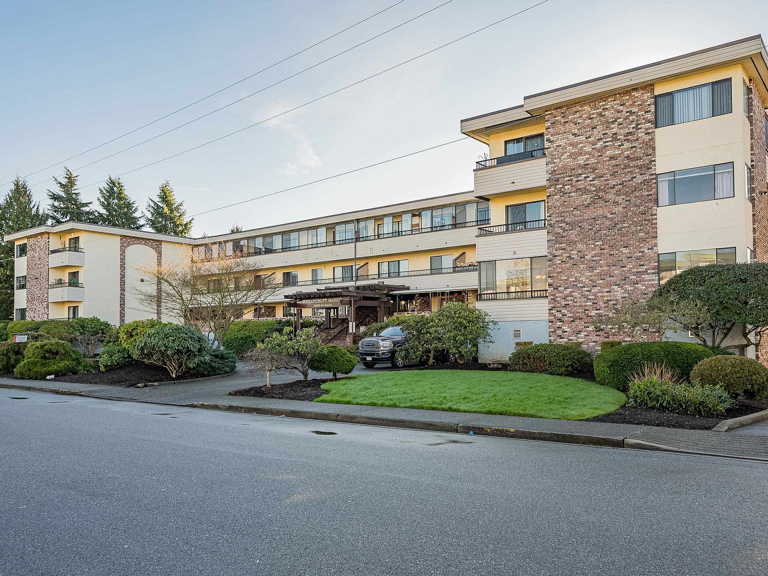 20460 54th Ave #105, Langley, BC V3A 6N6 | MLS #R3080611 | Zillow