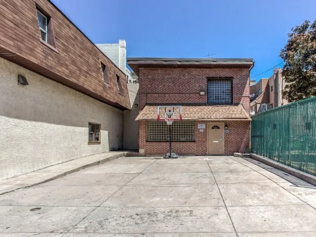 Campus Apartments
