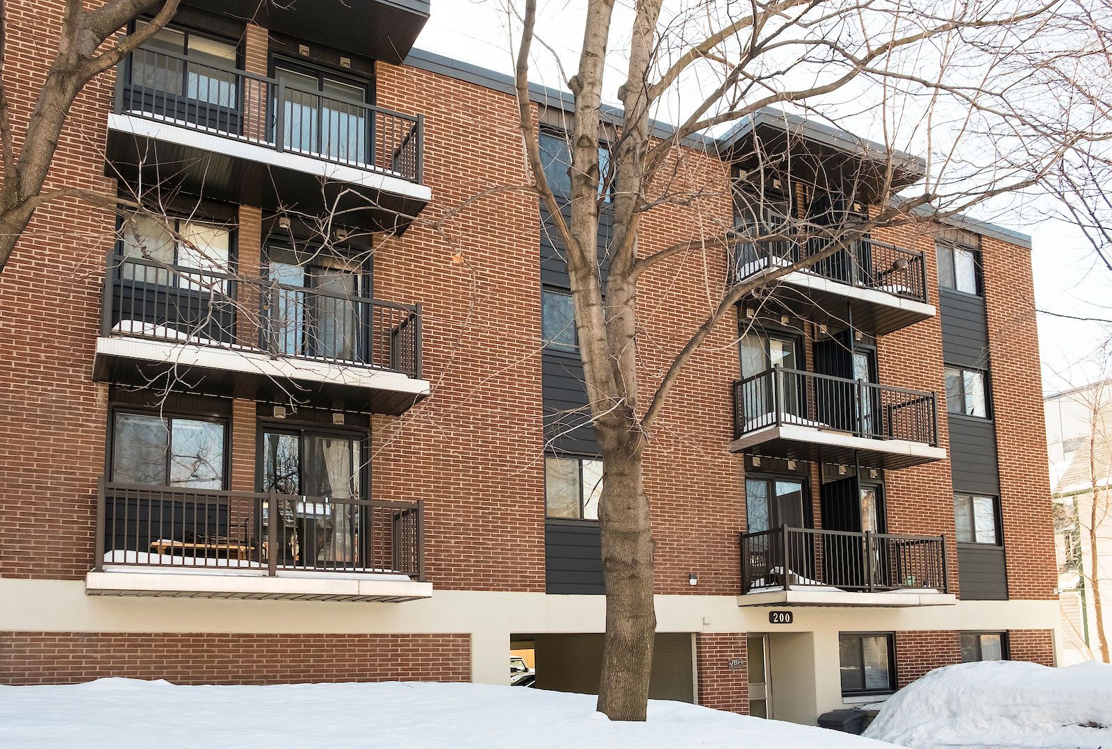 Beautiful 3 story walk up in the Glebe , All 1 bedroom units, All inclusive