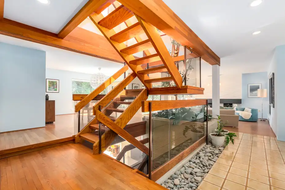 Maple Ridge Vancouver Furnished House Rental - Breathtaking 4 Bedroom 3 Level House with 5 Balconies and a Private Pool