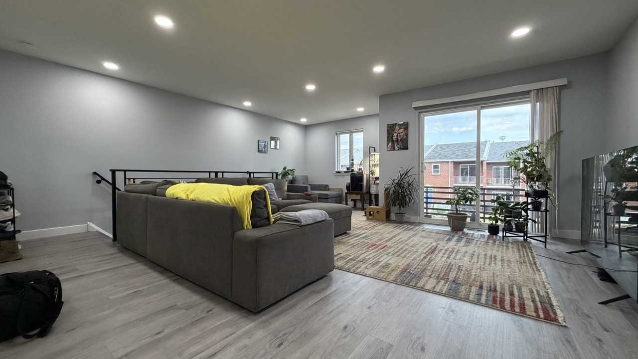 9144 Ellie Dr, Philadelphia, PA 19114, USA