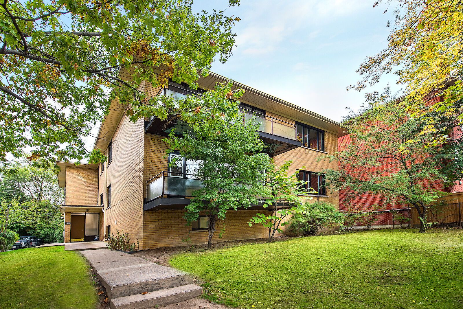 1637â1645 Bathurst Street