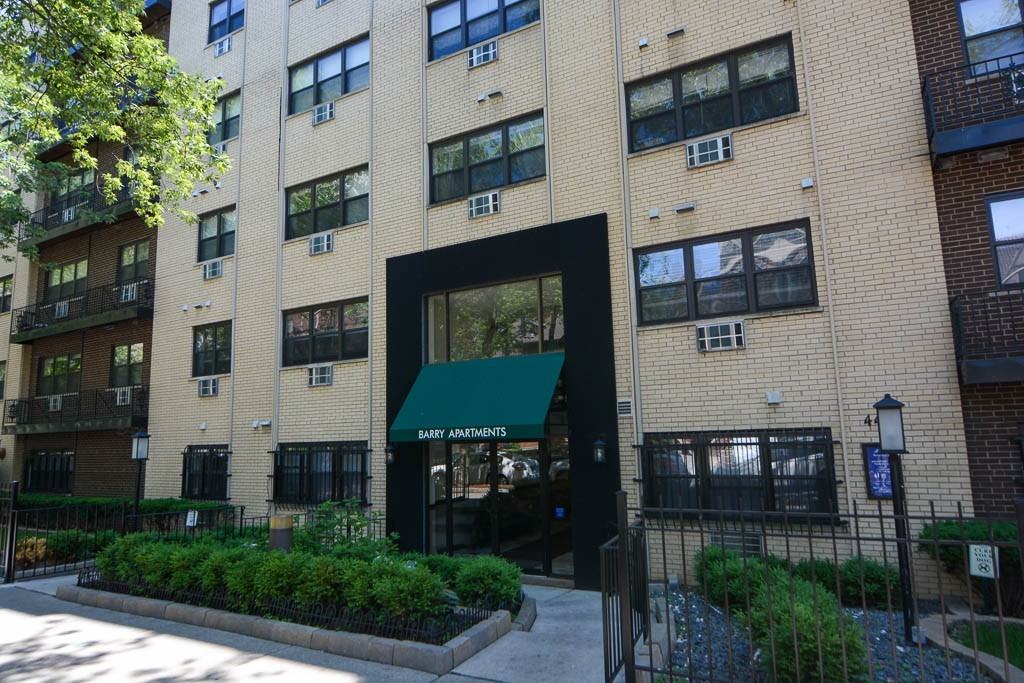 445 W Barry Ave, Chicago, IL 60657, USA