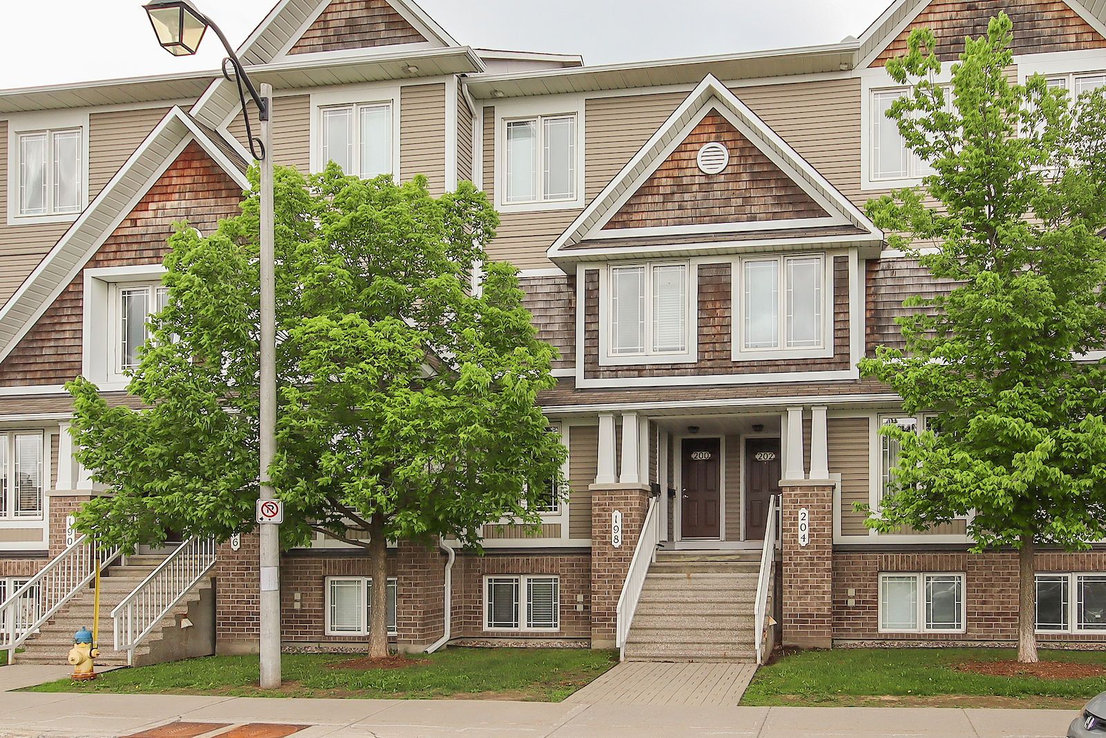 198 Chapman Mills Drive, Nepean - Move-In Ready!