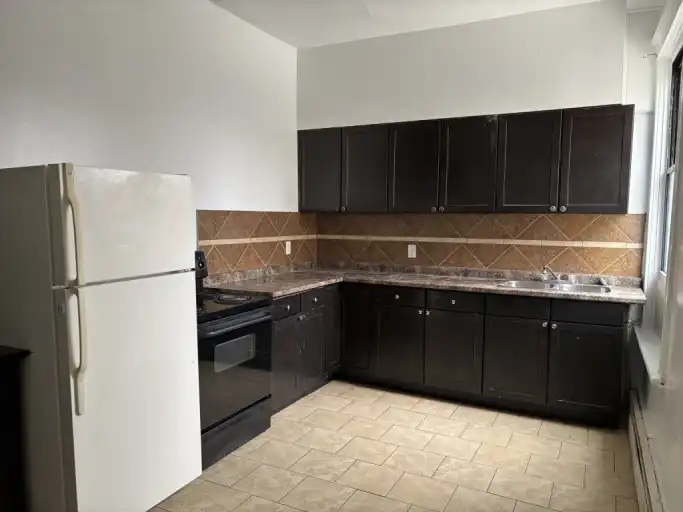 136 Victoria St #3