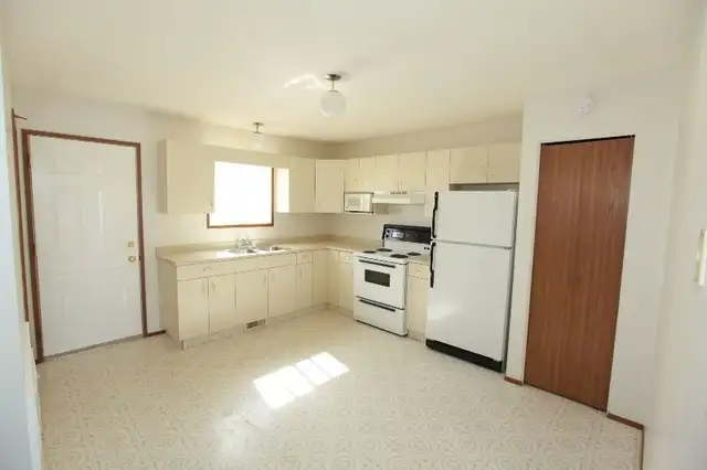 3 bedroom townhouse close to University Lethbridge | Long Term Rentals | Lethbridge | Free local classifieds - Kijiji