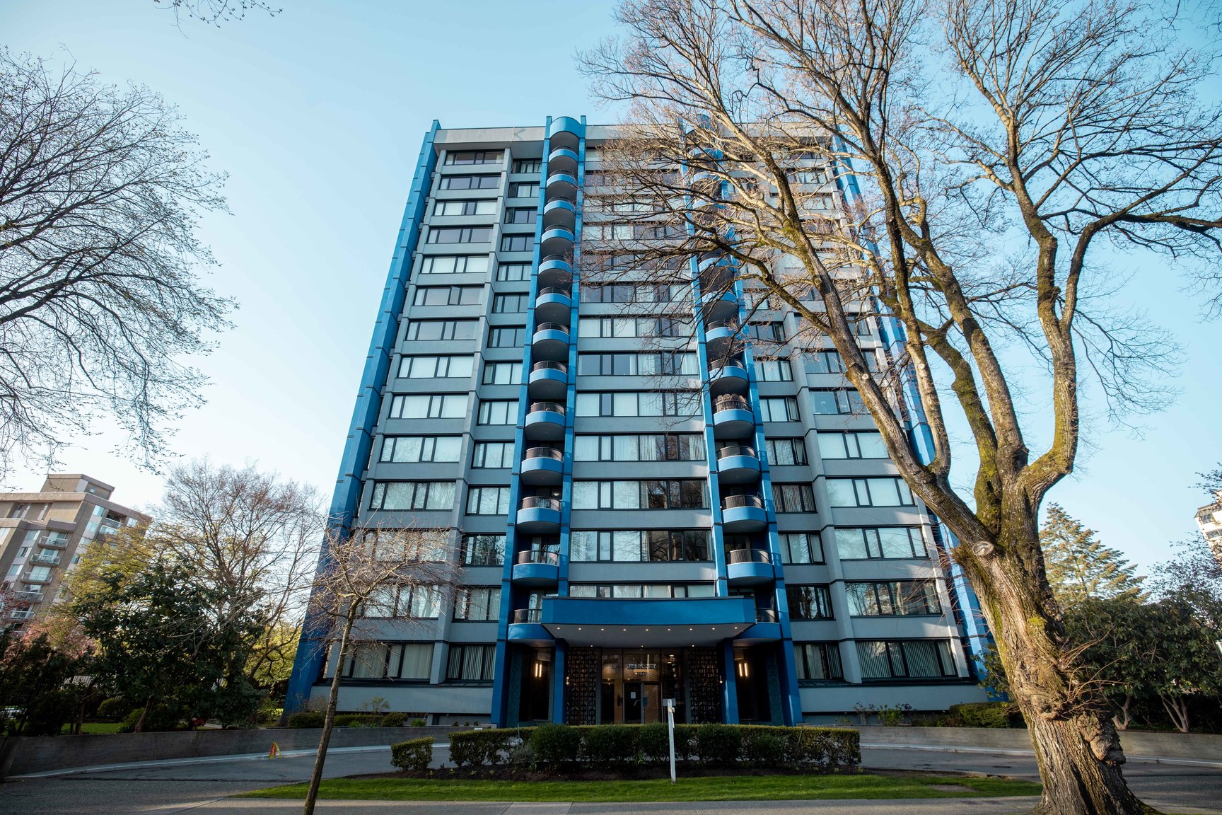 Blue Crest Apartments