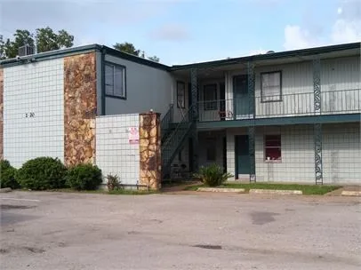 2002 N Wayside