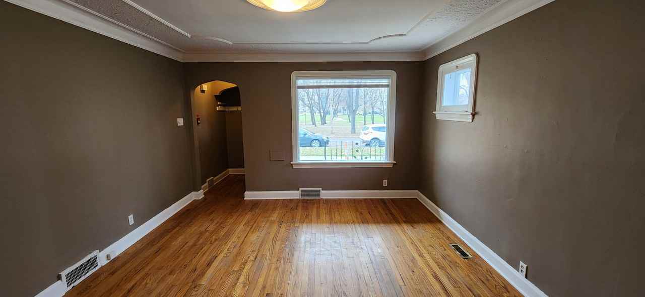 424 Rue Valade, Winnipeg, MB R2H 2G3, CA