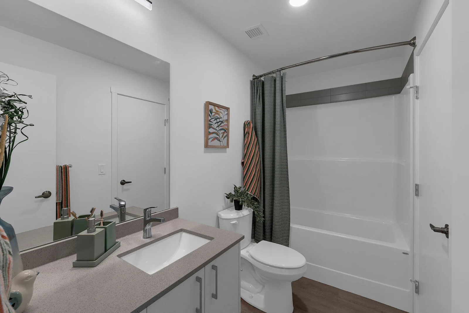 Studio, 1, 2, and 3 bedroom Suites in West Kelowna | Join Our Community!