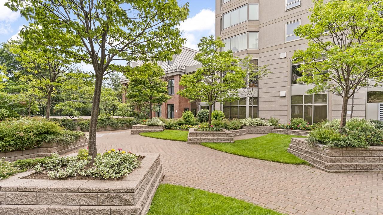 Summer Crest Apartments