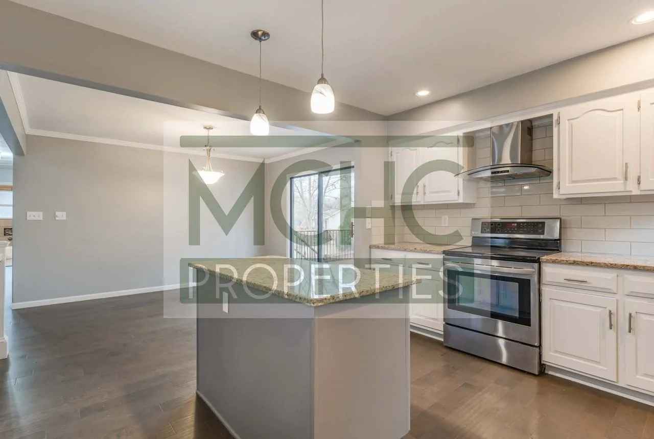 7837 W 112th St, Overland Park, KS 66210, USA