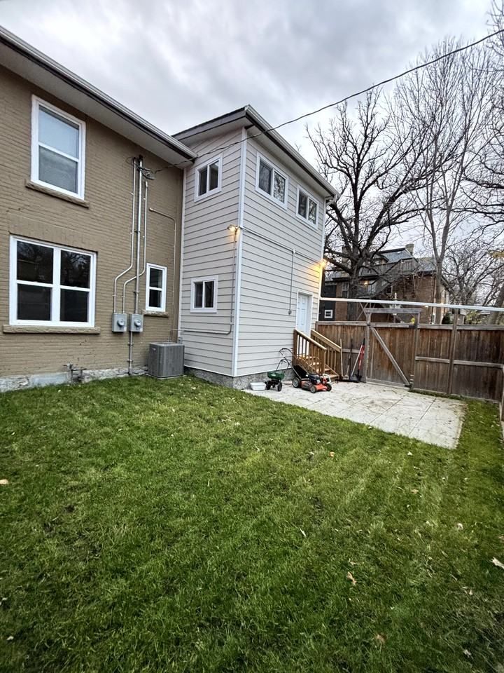 171 Eugenie St, Winnipeg, MB R2H 0X9, CAN