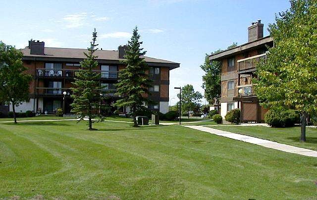 Park like living in beautiful Southdale!