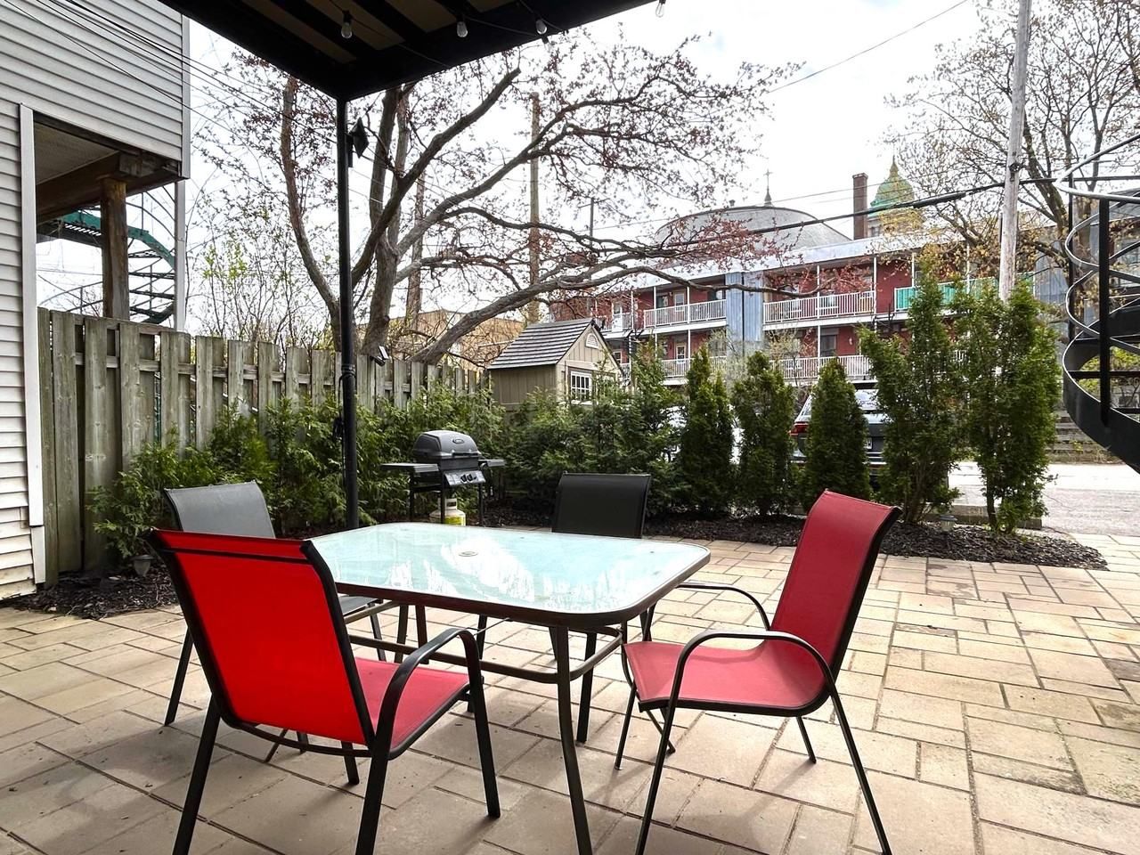 2484 Rue Coursol, Montréal, QC H3J 1E1, CA