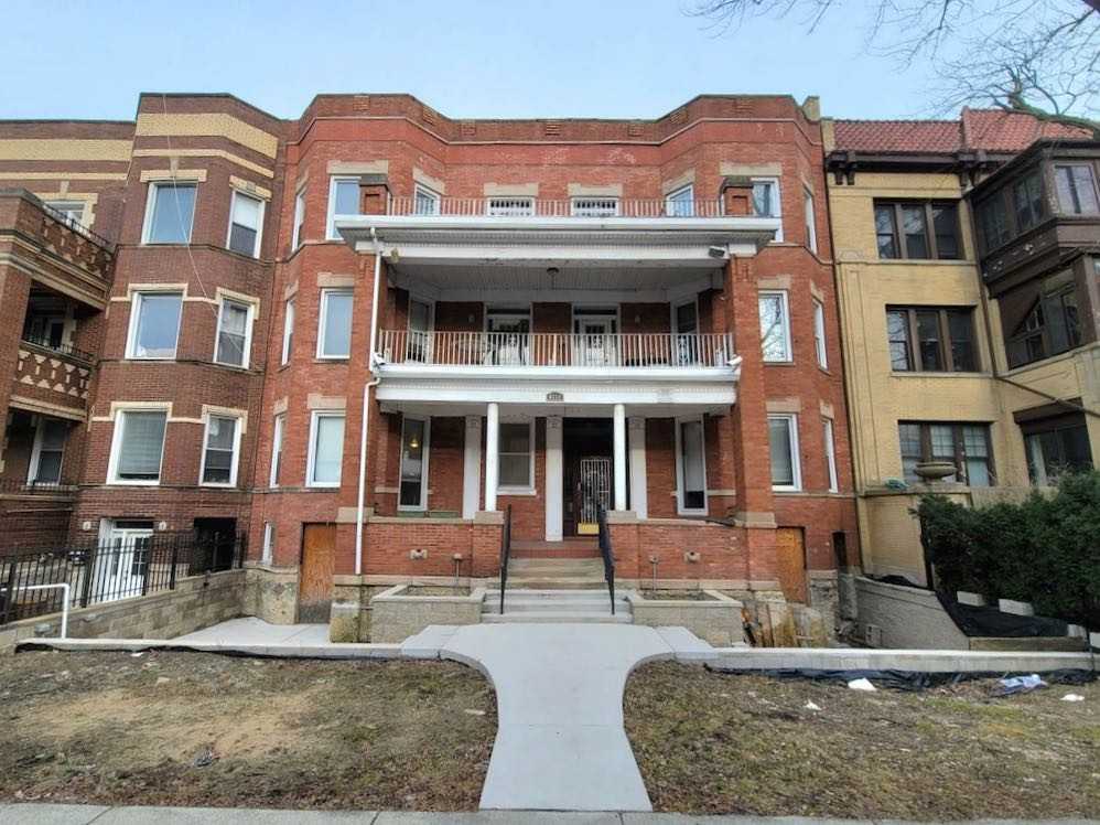 6713 N Sheridan Rd, Chicago, IL 60626, USA