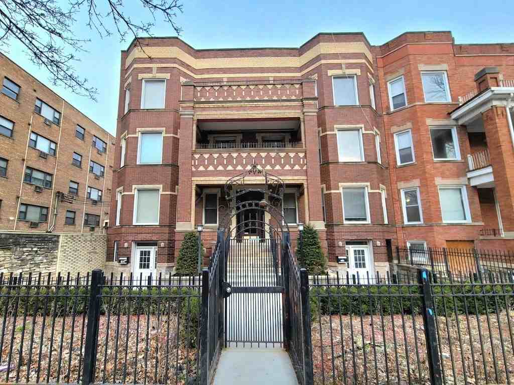 6717 N Sheridan Rd, Chicago, IL 60626, USA