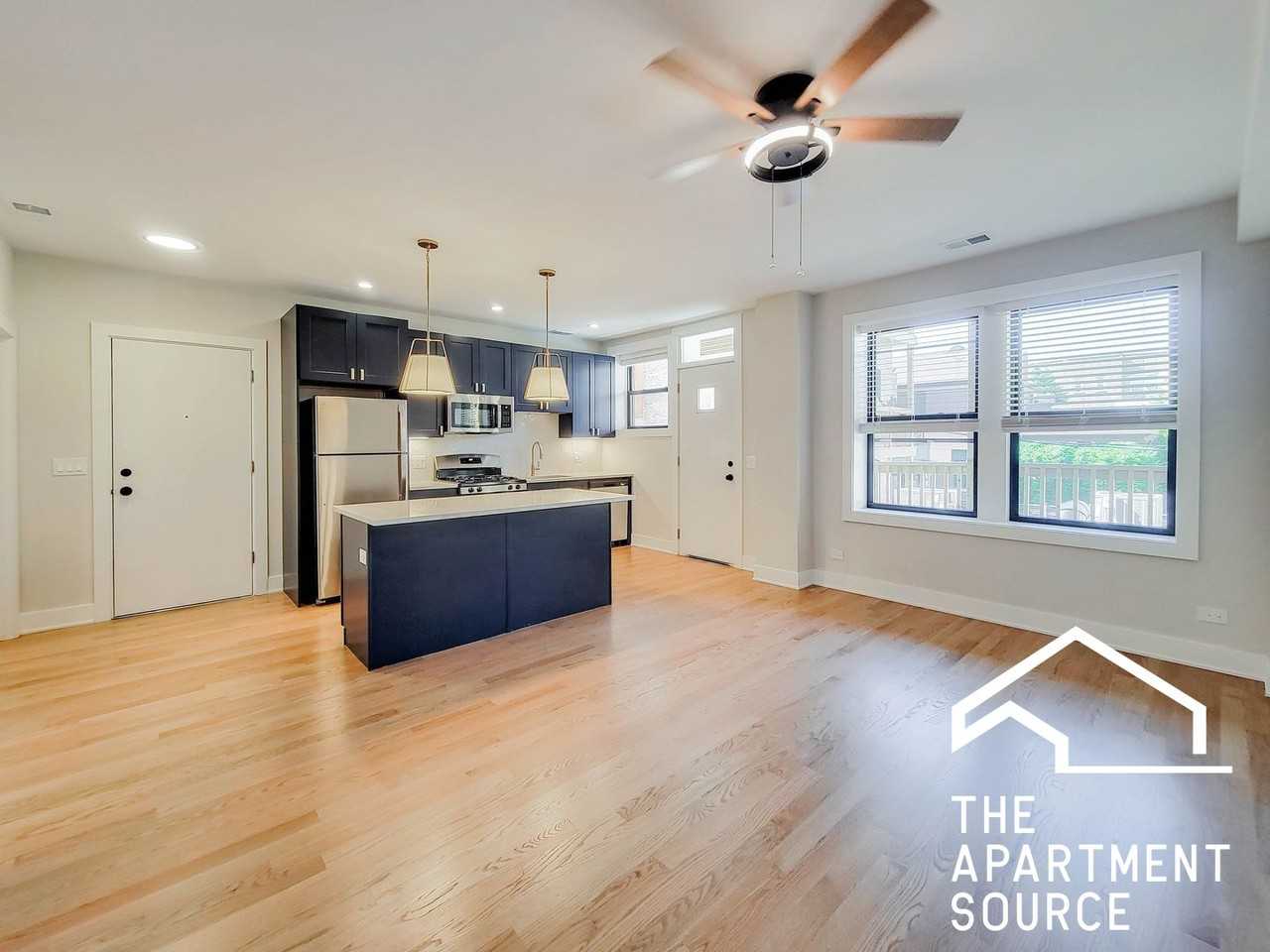 2026 W Montrose Ave, Chicago, IL 60618, USA