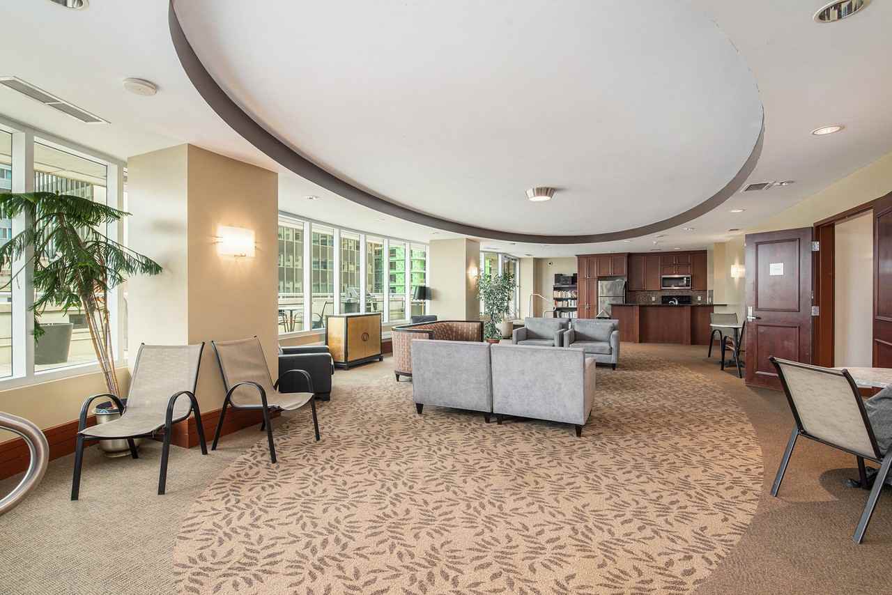 200 Rideau Street, Ottawa, ON K1N 5Y1, CA