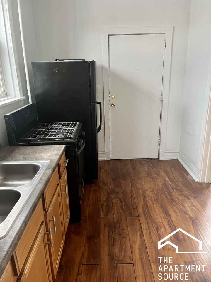 2408 W 63rd St, Chicago, IL 60629, USA