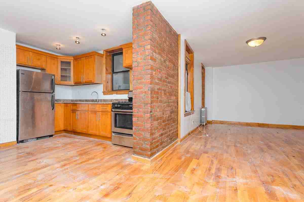 100 Broadway, Brooklyn, NY 11249, USA