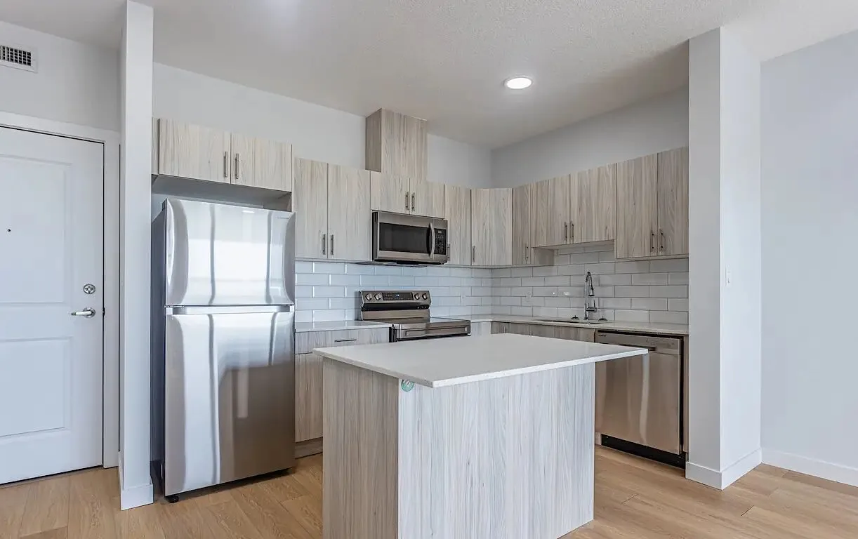 Beautifully designed and modern suites with The View at Secord | In-suite laundry, walk-in closets, gym and more!