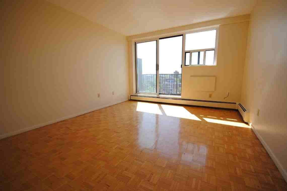 335 MacLaren St.