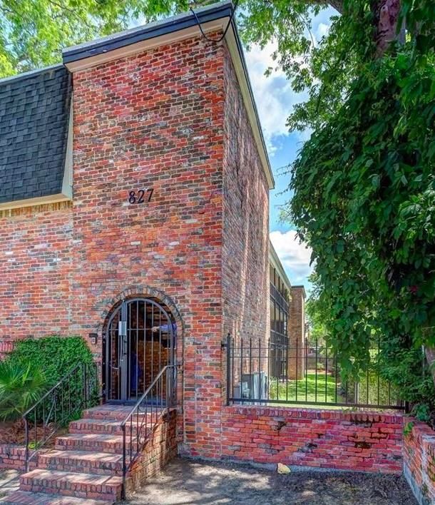 827 South Perry Street