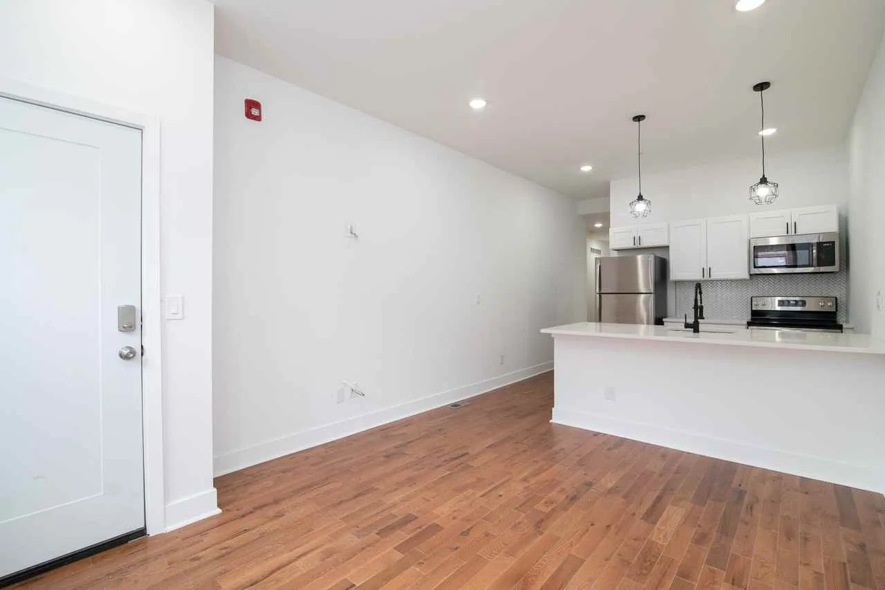 3033 West Diamond LLC