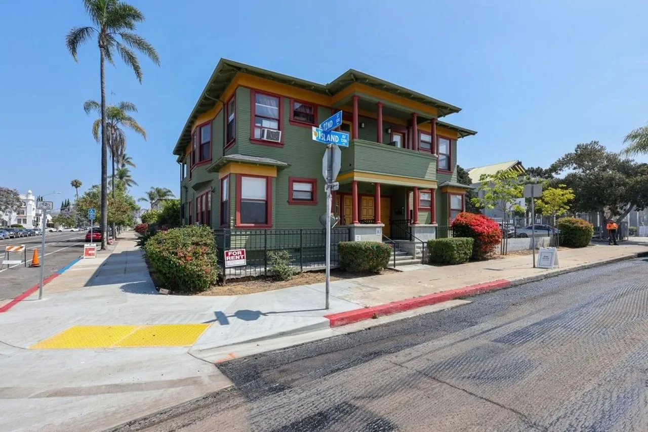 2200 Island Ave