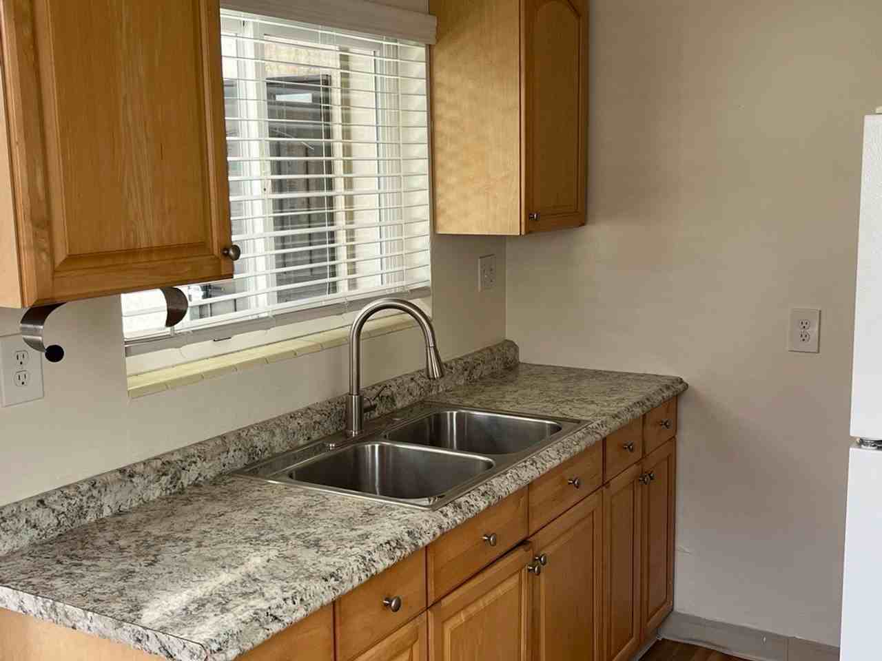 1 Bedroom on Ingraham Street blocks from the beach in Pacific Beach!