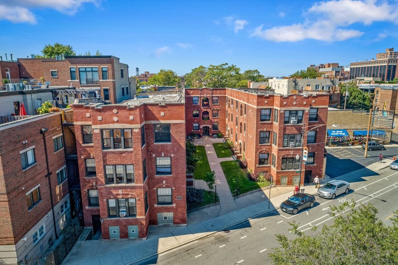 2876-2900 N. Clark