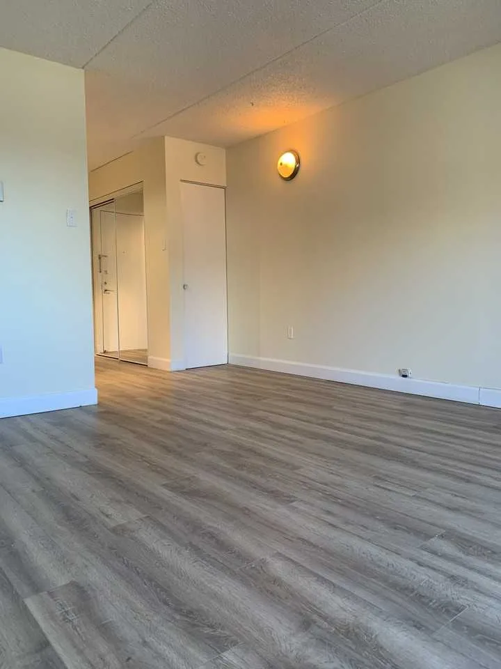 1300 Boulevard de la Côte-Vertu