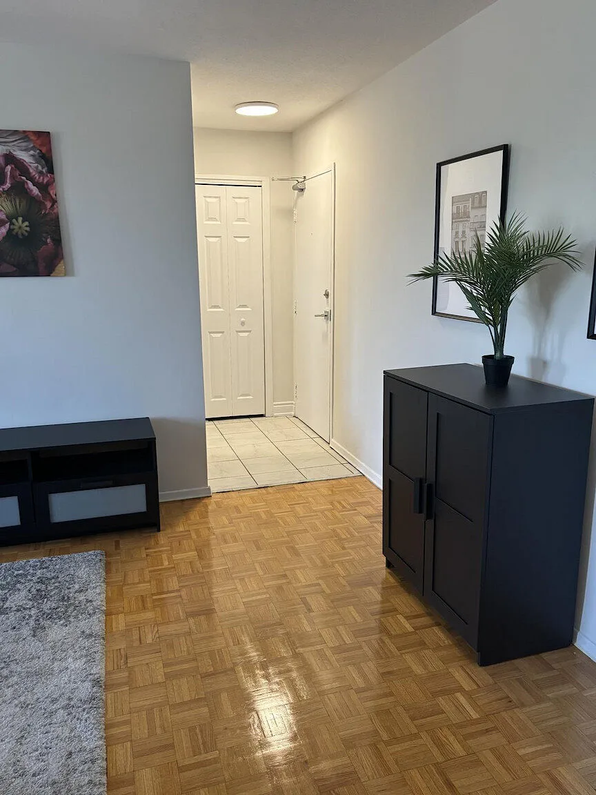 This quiet, well-maintained 6-storey building with underground parking is conveniently located close to highway 400, ste