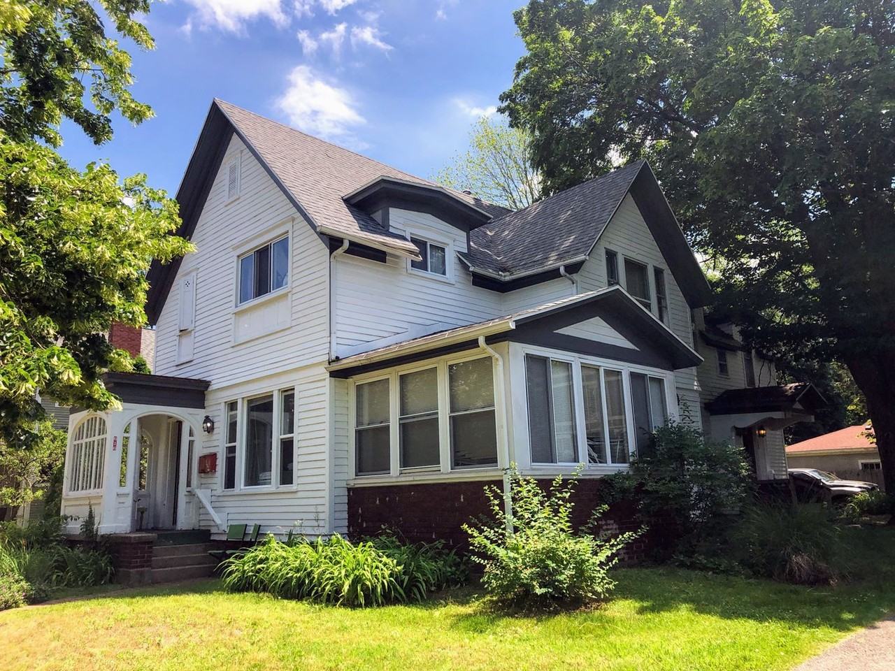 616-618 Kellogg SE