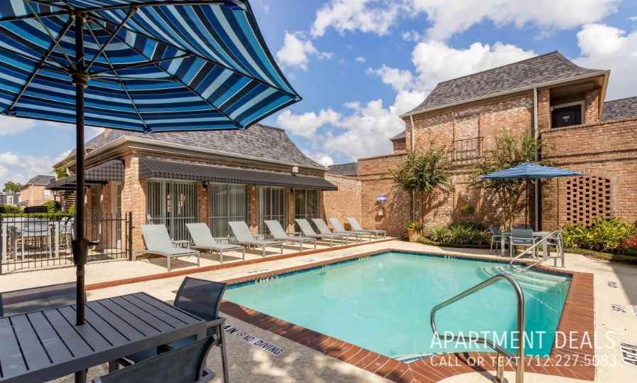 1426 Fountain View Dr, Houston, TX 77057, USA