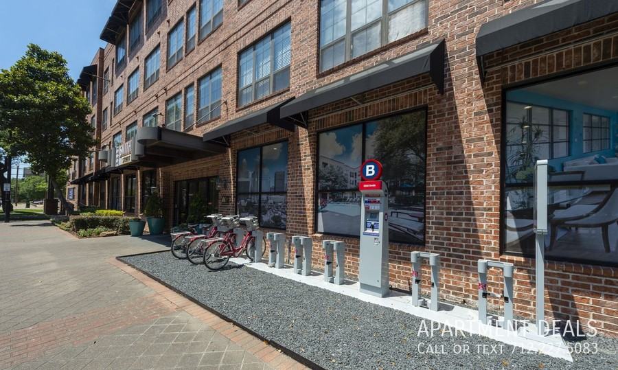 2228 Smith St, Houston, TX 77002, USA