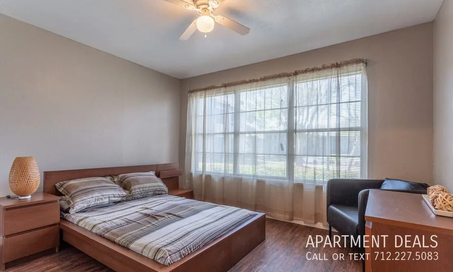 2325 Coral St, Houston, TX 77012, USA