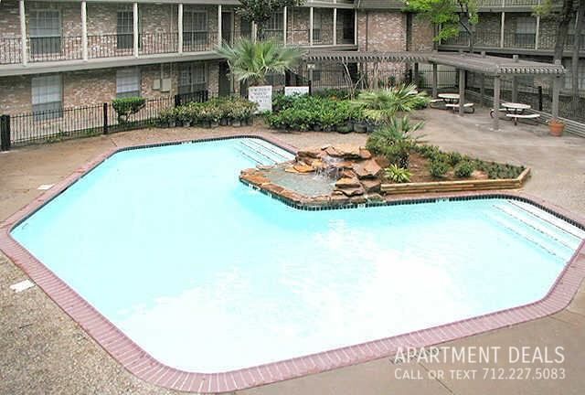 6556 Hillcroft St, Houston, TX 77081, USA
