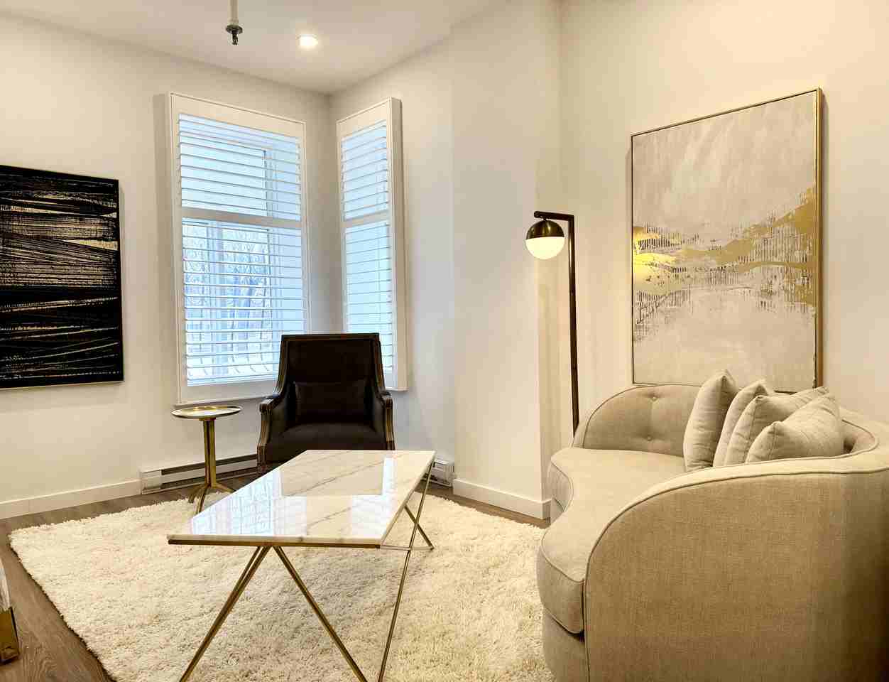 294 Rue du Square-Saint-Louis, Montréal, QC H2X 1A4, CAN