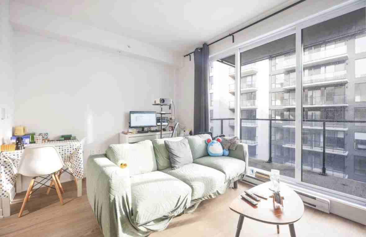 1485 Rue des Bassins, Montréal, QC H3C 0L4, CAN