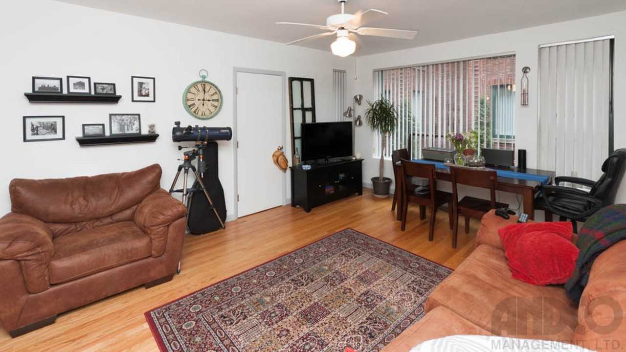 1433-39 W. Balmoral