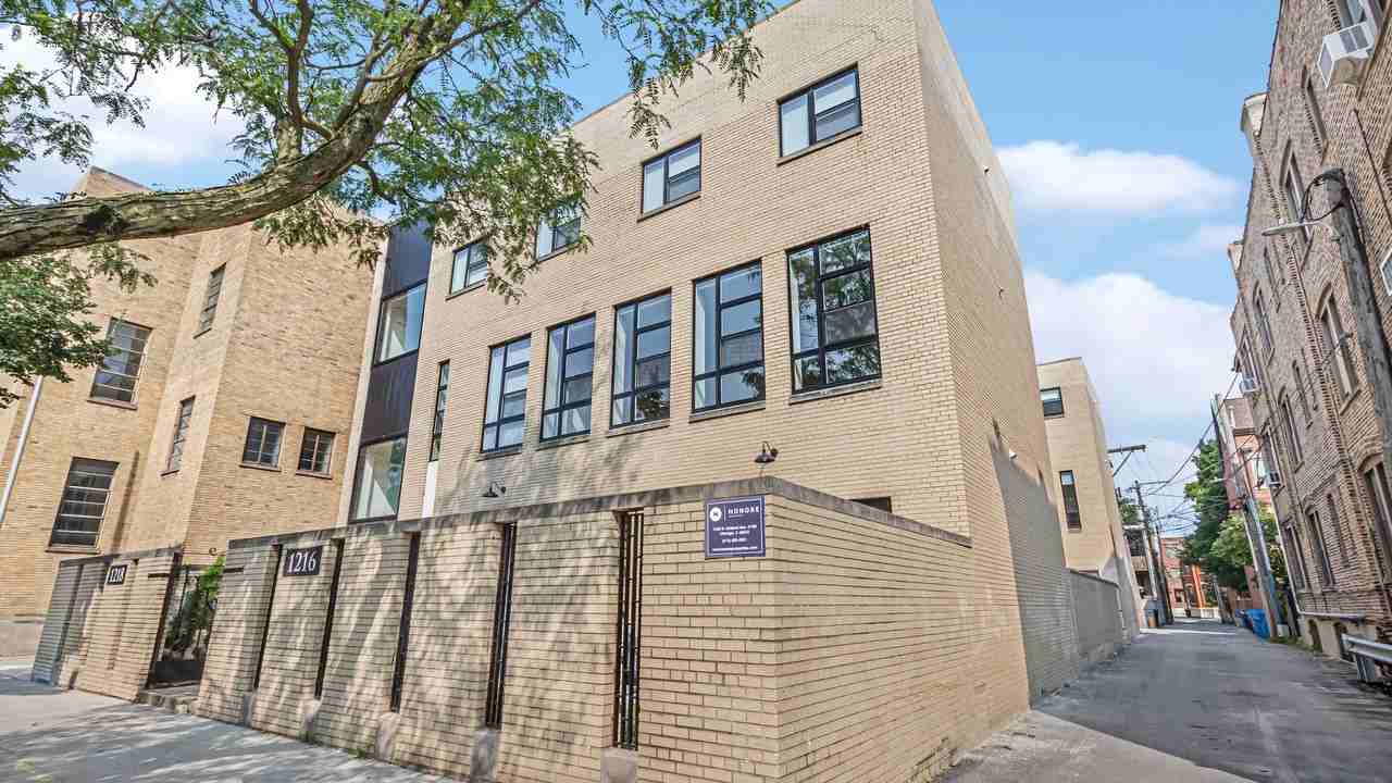 1218 W Lexington St