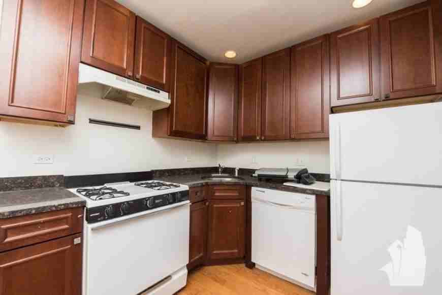 3323 N Lakewood Ave, Chicago, IL 60657, USA