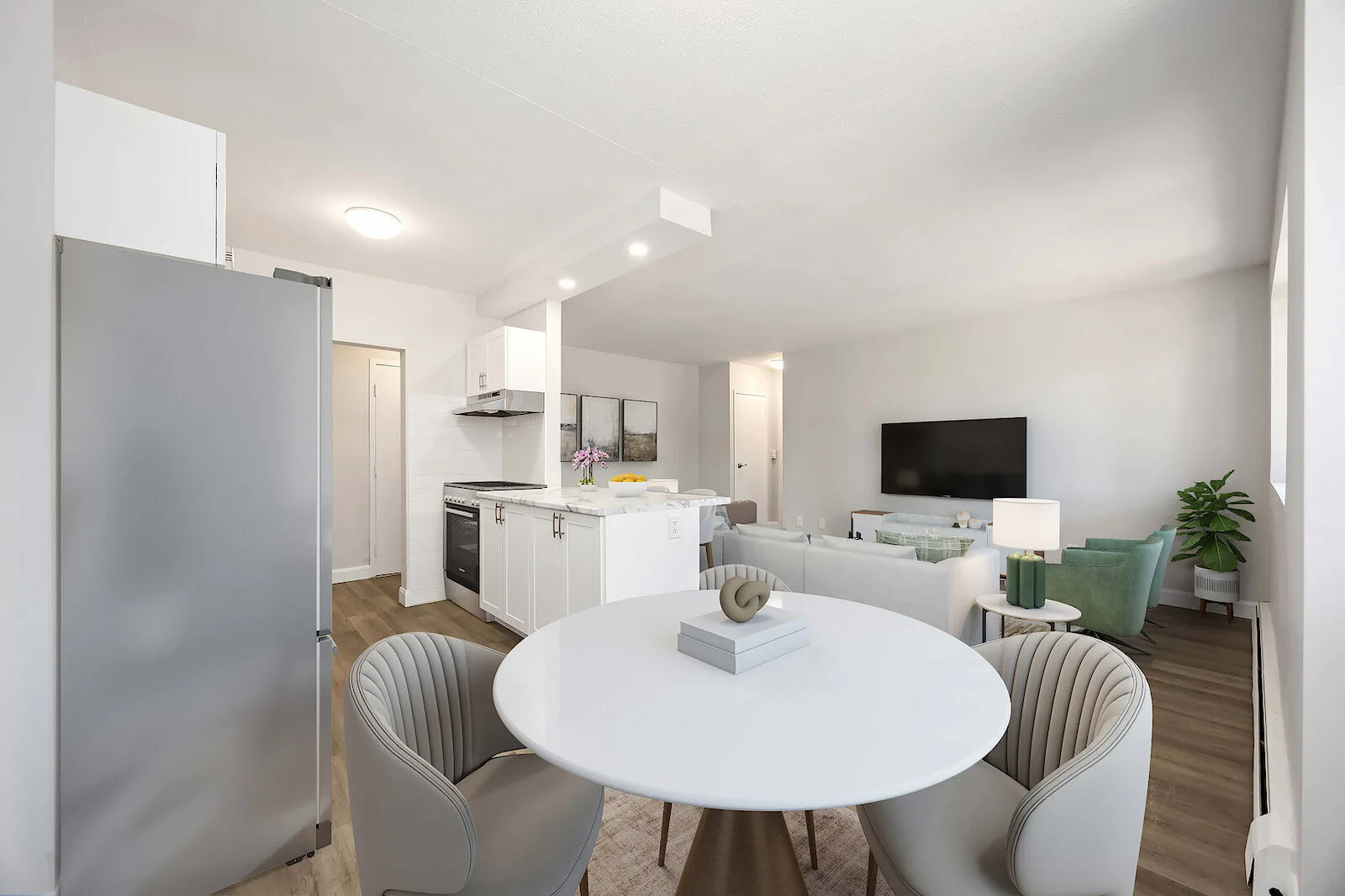 Empress is an attractive high-rise building that is well maintained, in a park-like setting. Quiet, secure building offe