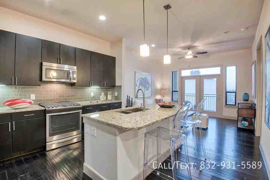 2098 Smith Street, Houston, TX 77002, USA