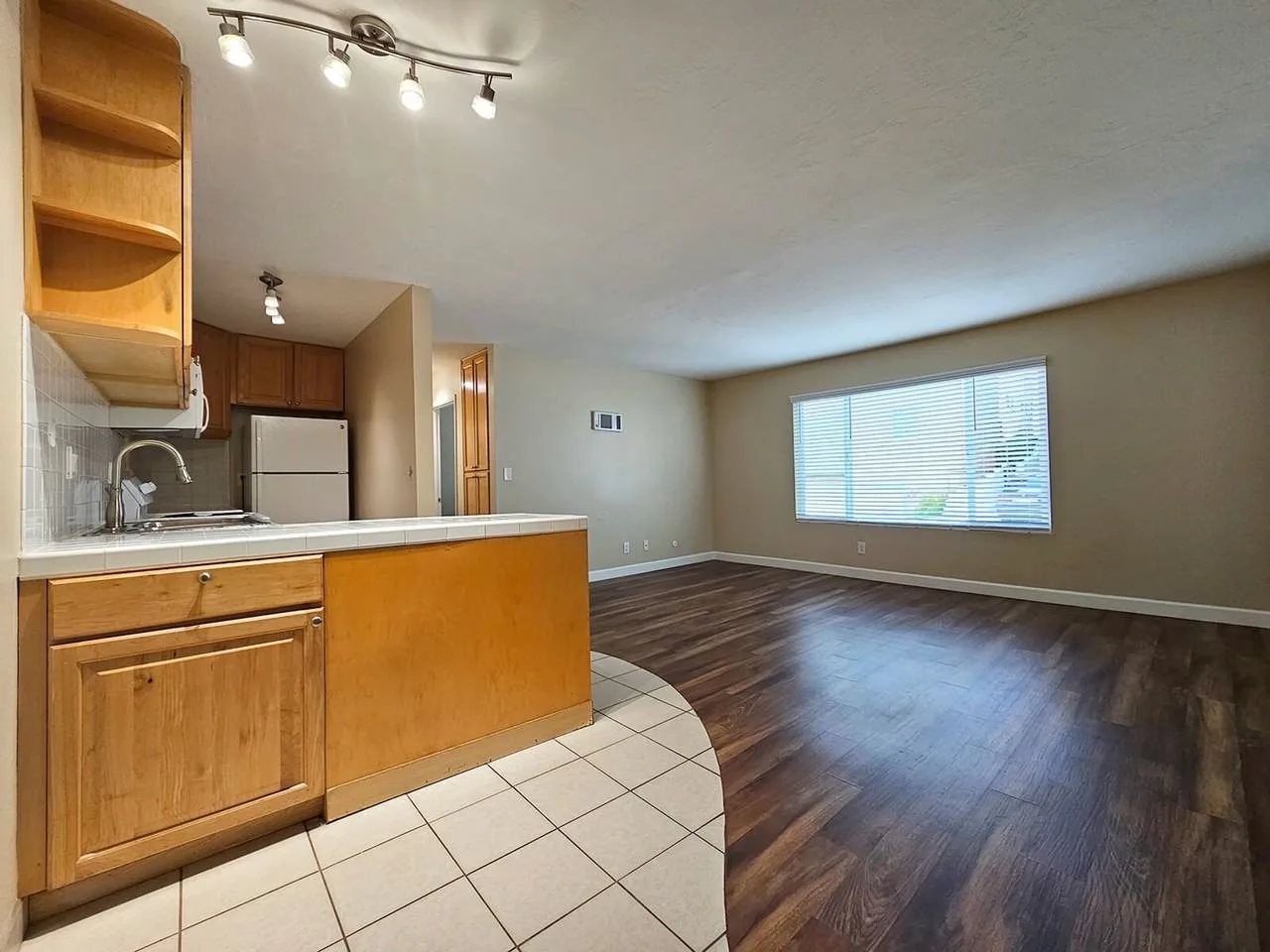 Lauretta Apartments