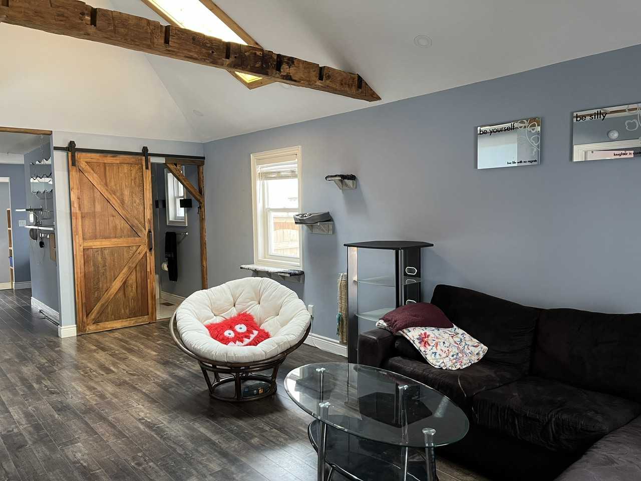 172 Hatt St, Hamilton, ON L9H 5G3, CAN